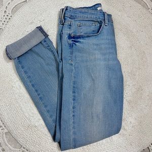 Levi’s light wash skinny jeans